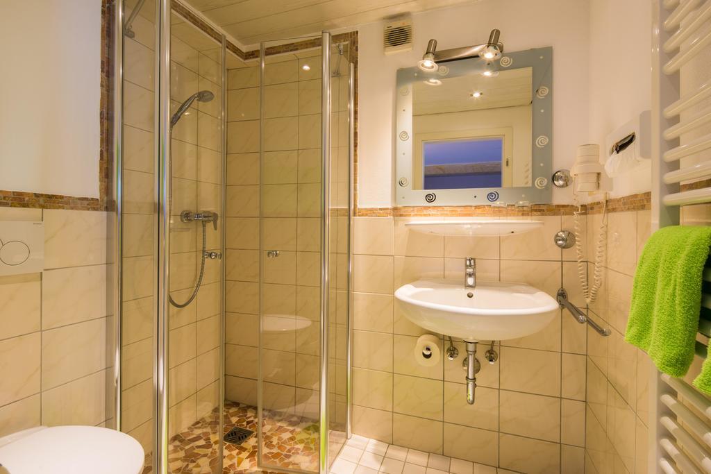 Hotel Landgasthof Zum Schildhauer Halfing المظهر الخارجي الصورة